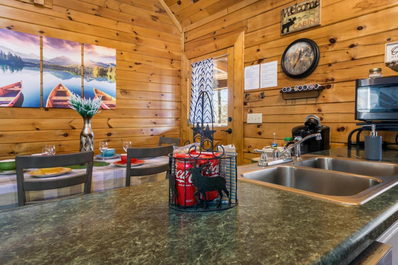 Serenity, A Rustic Log Cabin Retreat Sevierville Exterior photo