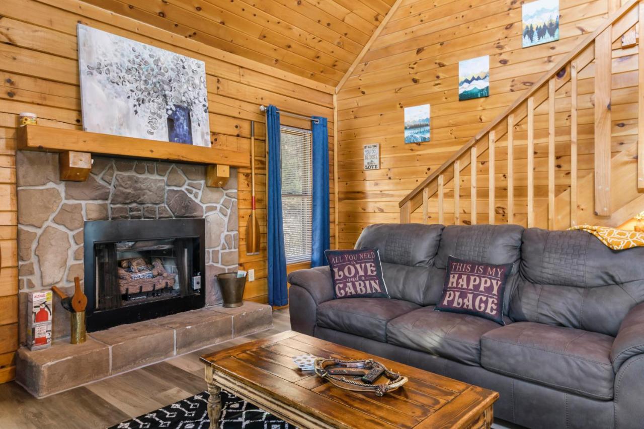 Serenity, A Rustic Log Cabin Retreat Sevierville Exterior photo