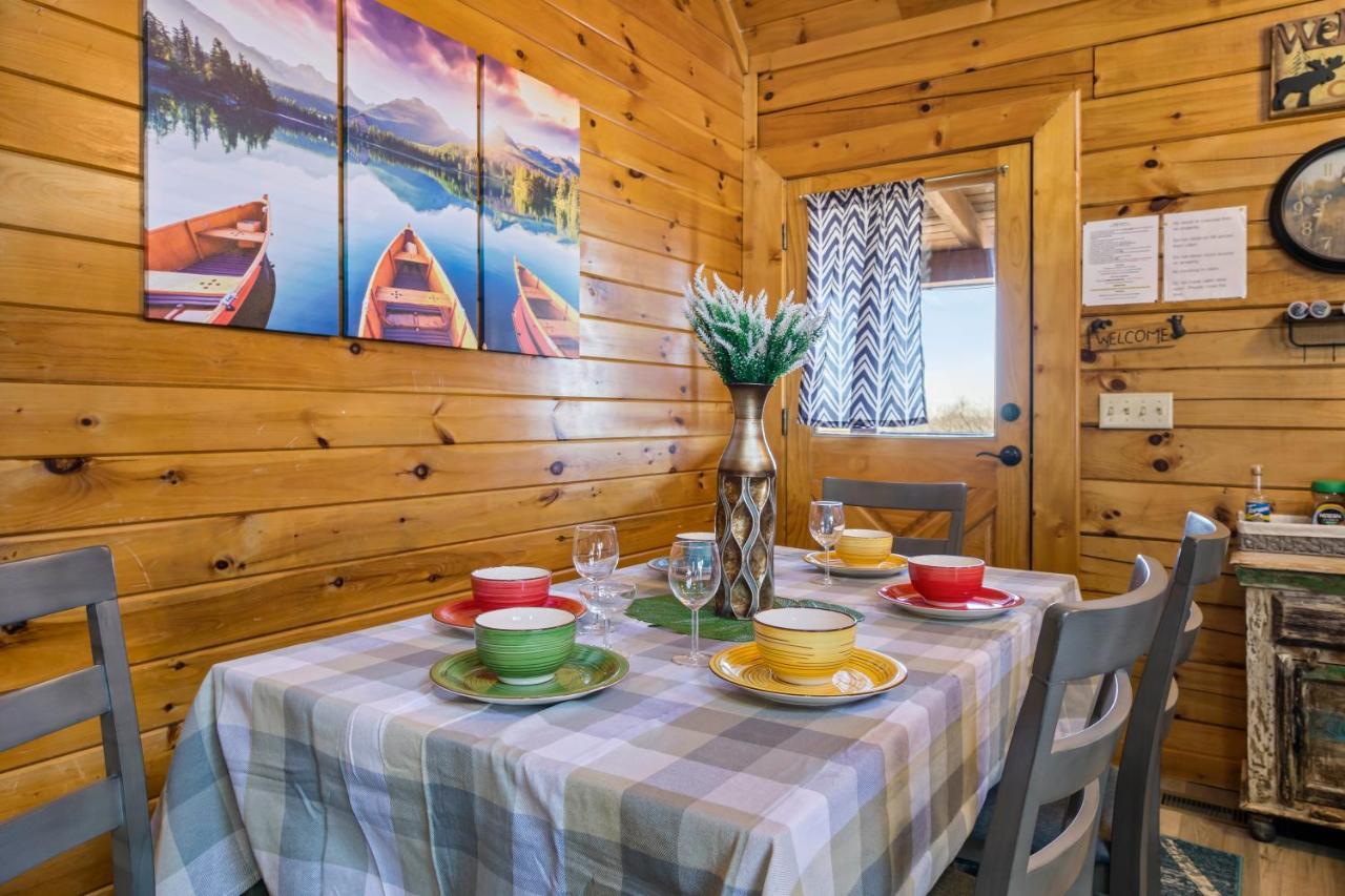 Serenity, A Rustic Log Cabin Retreat Sevierville Exterior photo